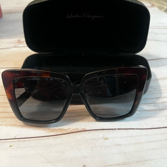 SALVATORE FERRAGAMO SUNGLASSES with Case SF1060SN Frames only RX lenses 55{}14 main image 11